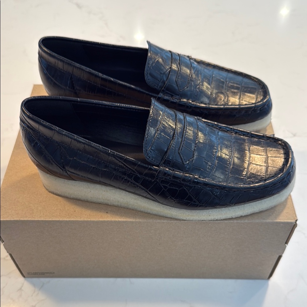 BNIB Wallabee Leather Loafers in Black Croc